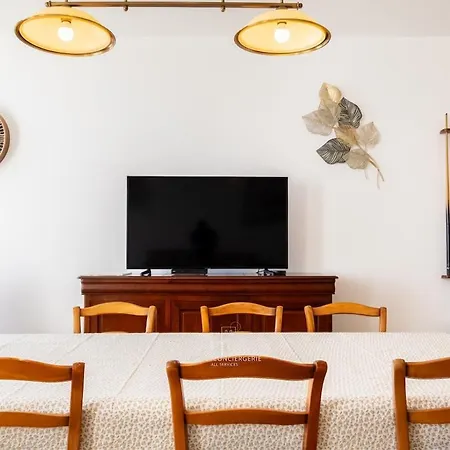 1ere Loge Vieux-port • Meuble Tourisme 4* & Clim Апартаменты *