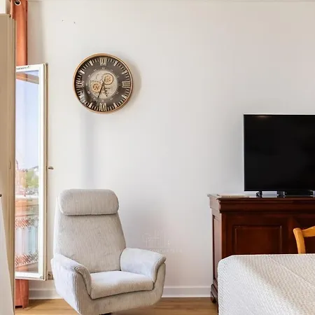 1ere Loge Vieux-port • Meuble Tourisme 4* & Clim