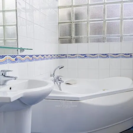 1ere Loge Vieux-port • Meuble Tourisme 4* & Clim * Ла-Рошель